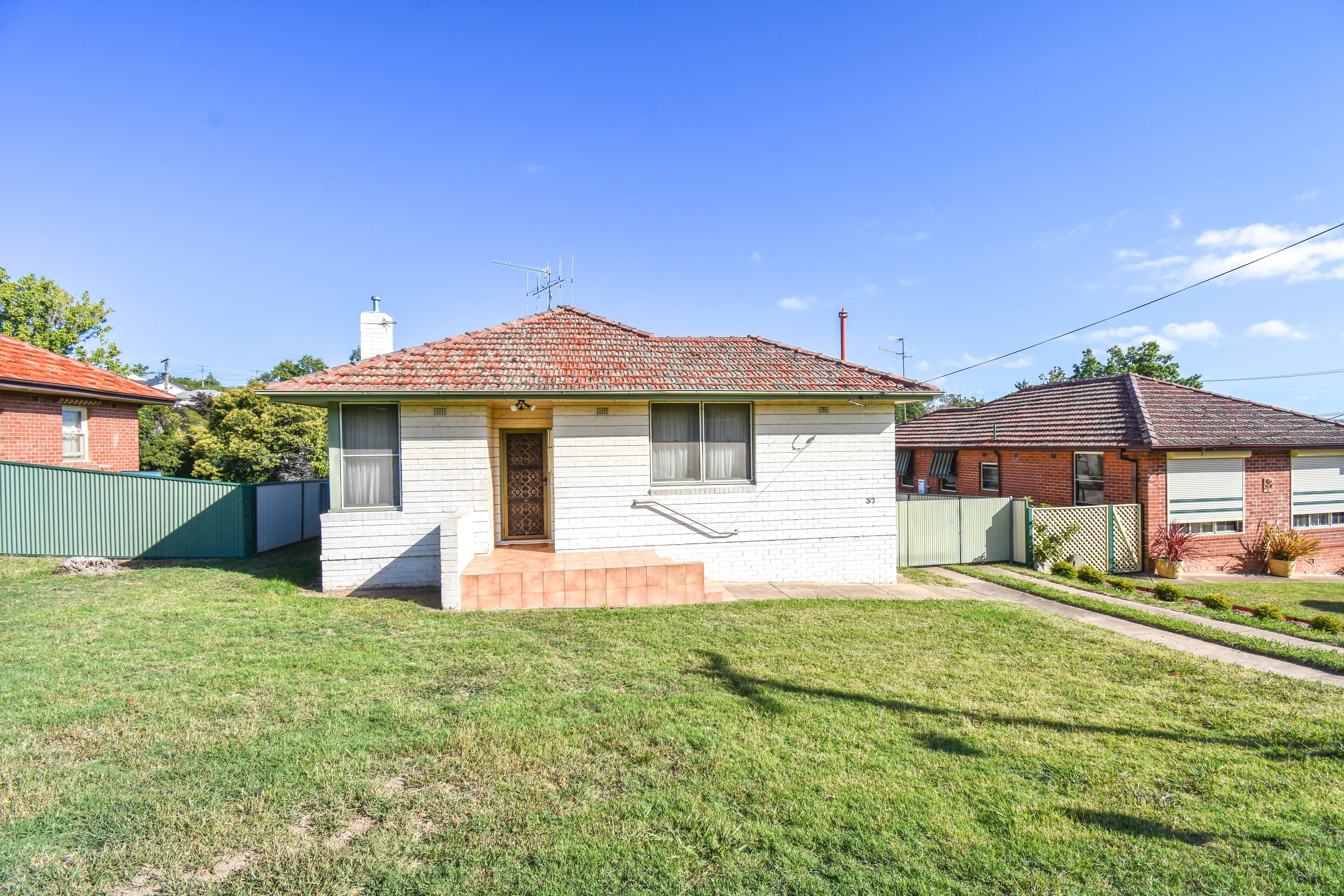 37 Commonwealth Street, West Bathurst - Image 1