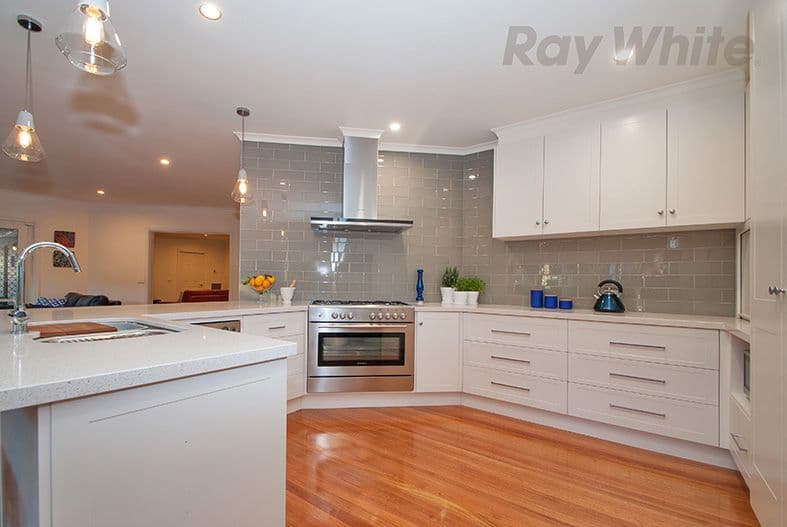 6 COMMERFORD Place, Chirnside Park VIC 3116, Chirnside Park - Thumbnail 2
