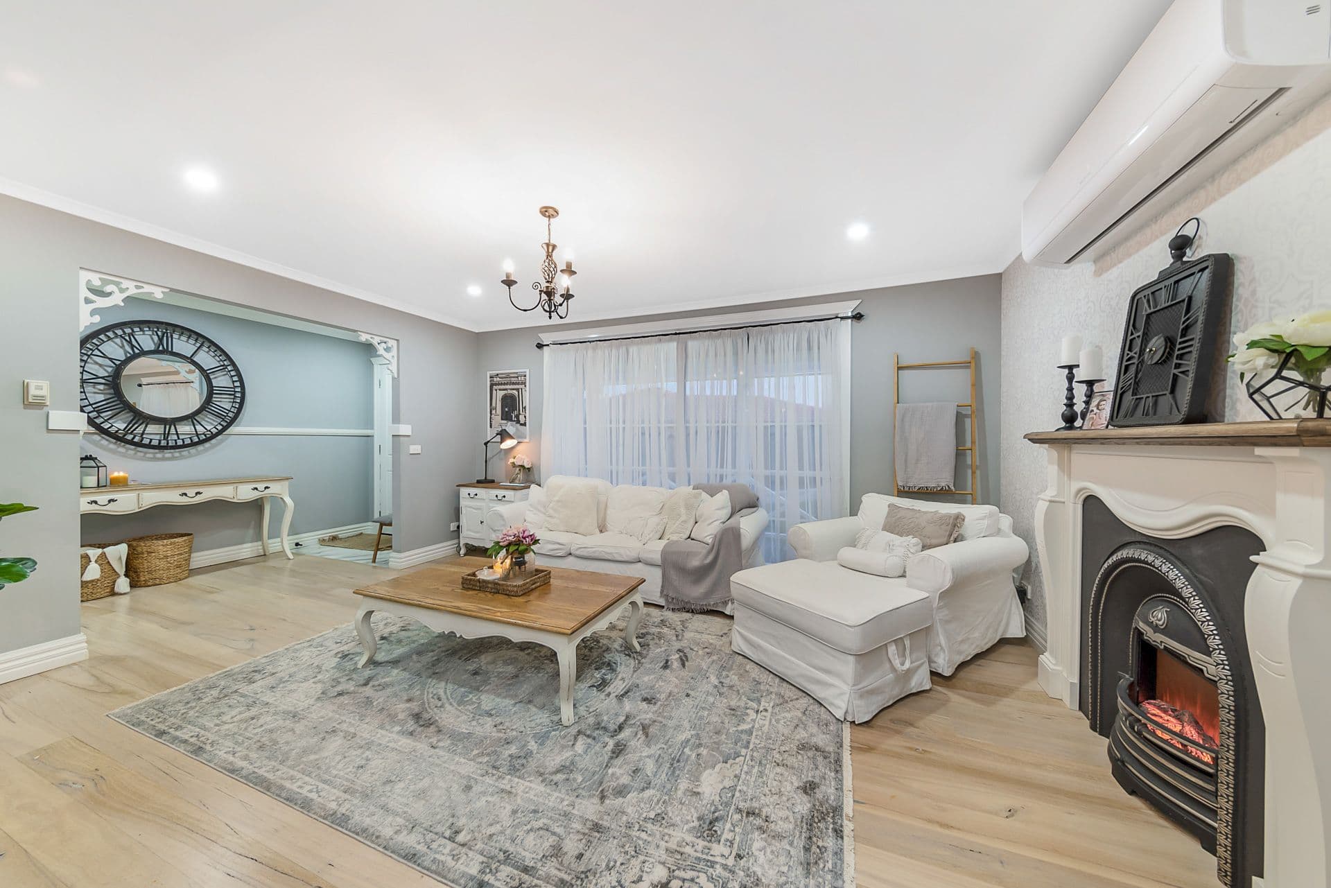 13 Castlecrag Close, Endeavour Hills VIC 3802, Endeavour Hills - Thumbnail 2