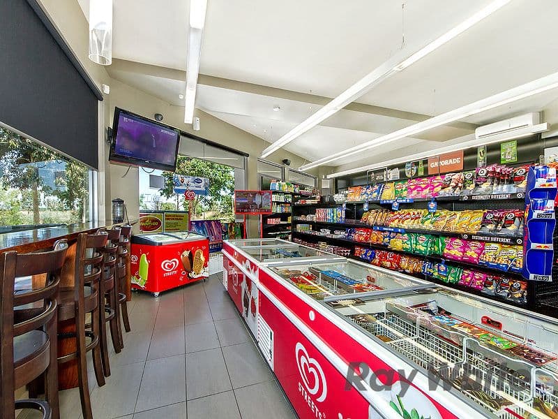 102 Tenterfield Drive, Burnside Heights VIC 3023, Burnside Heights - Thumbnail 3