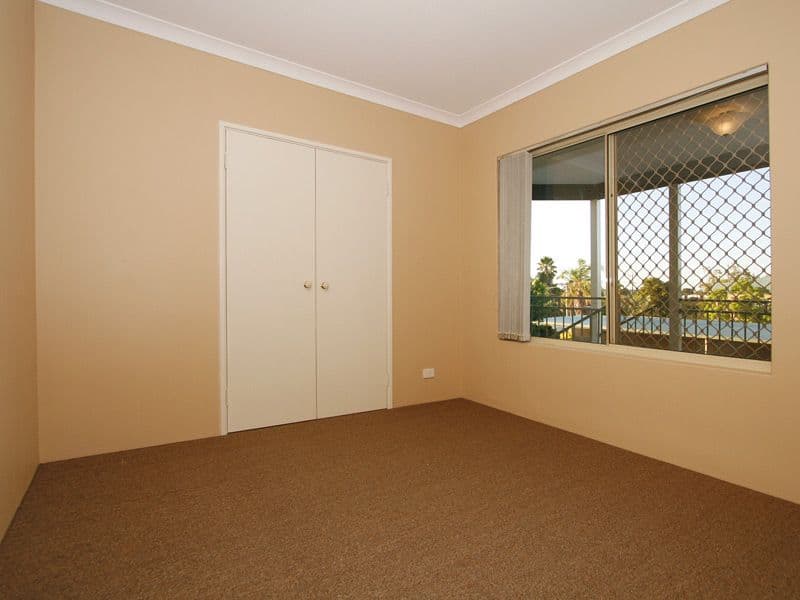 92 Gilbertson Road, KARDINYA WA 6163, Kardinya - Thumbnail 5