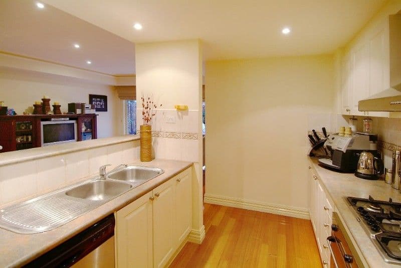 17 Oakden Drive, BUNDOORA VIC 3083, Bundoora - Thumbnail 3