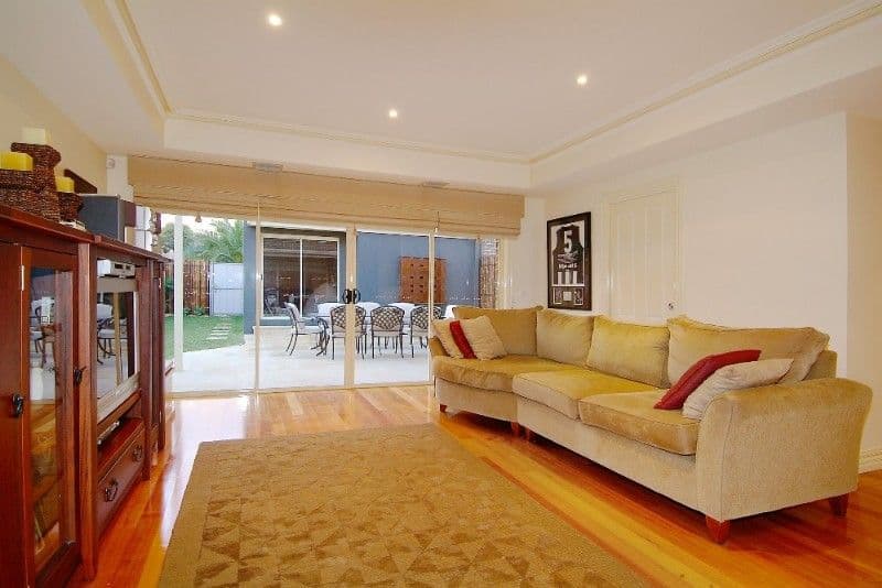 17 Oakden Drive, BUNDOORA VIC 3083, Bundoora - Thumbnail 4