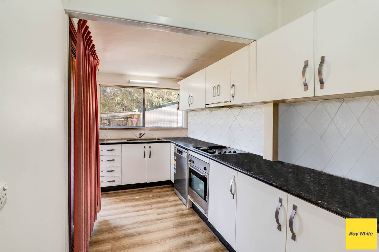 75 Laurel Street, Esk QLD 4312, Esk - Thumbnail 5