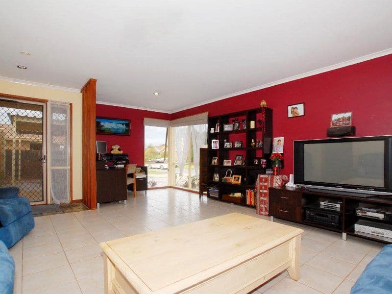 7 Rebecca Court, CRANBOURNE VIC 3977, Cranbourne North - Thumbnail 3