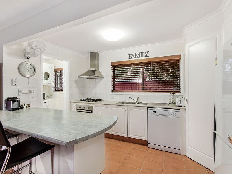 31 Chevalier Crescent, Mooroolbark, Mooroolbark - Thumbnail 4