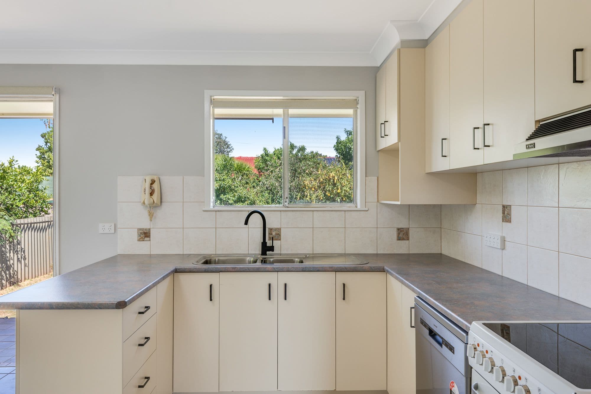 13 Hinton Street, Wilsonton QLD 4350, Wilsonton - Thumbnail 4