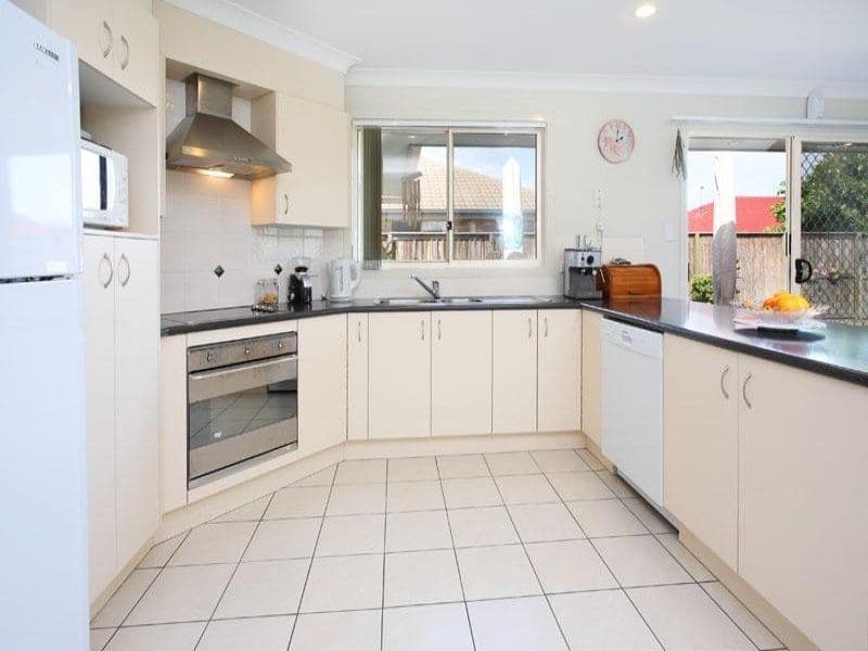 10 Tuckeroo Place, SUNNYBANK HILLS QLD 4109, Sunnybank Hills - Thumbnail 2