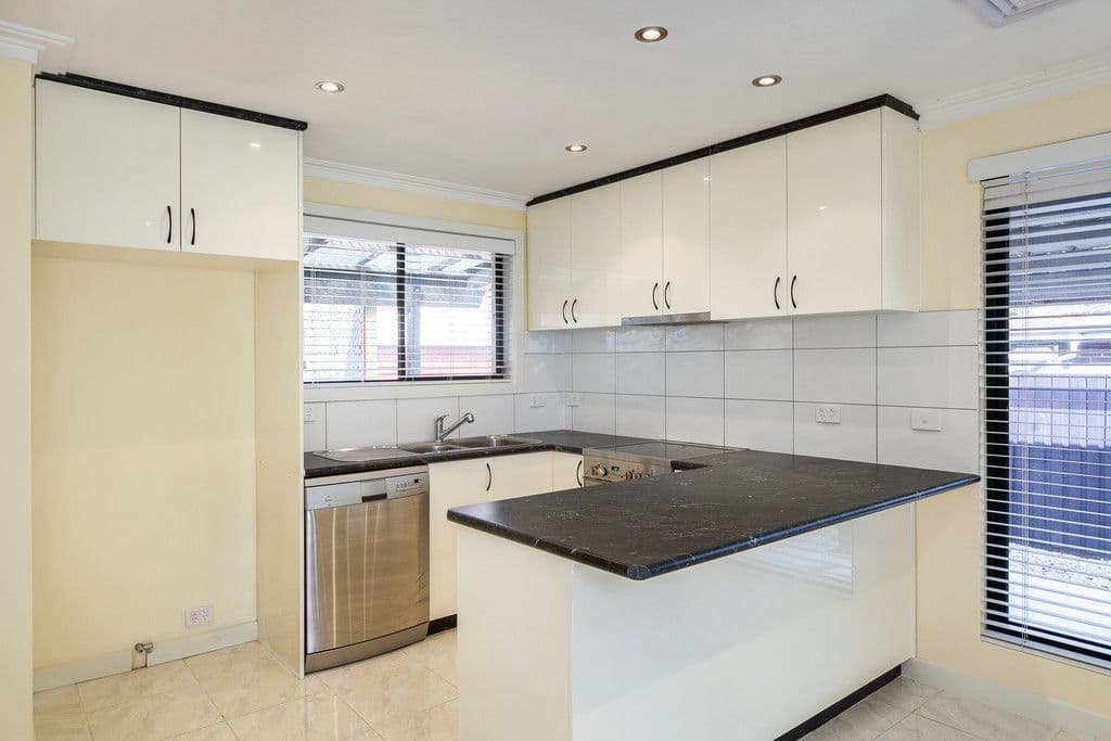 28 Sycamore Crescent, CAMPBELLFIELD VIC 3061, Campbellfield - Thumbnail 2