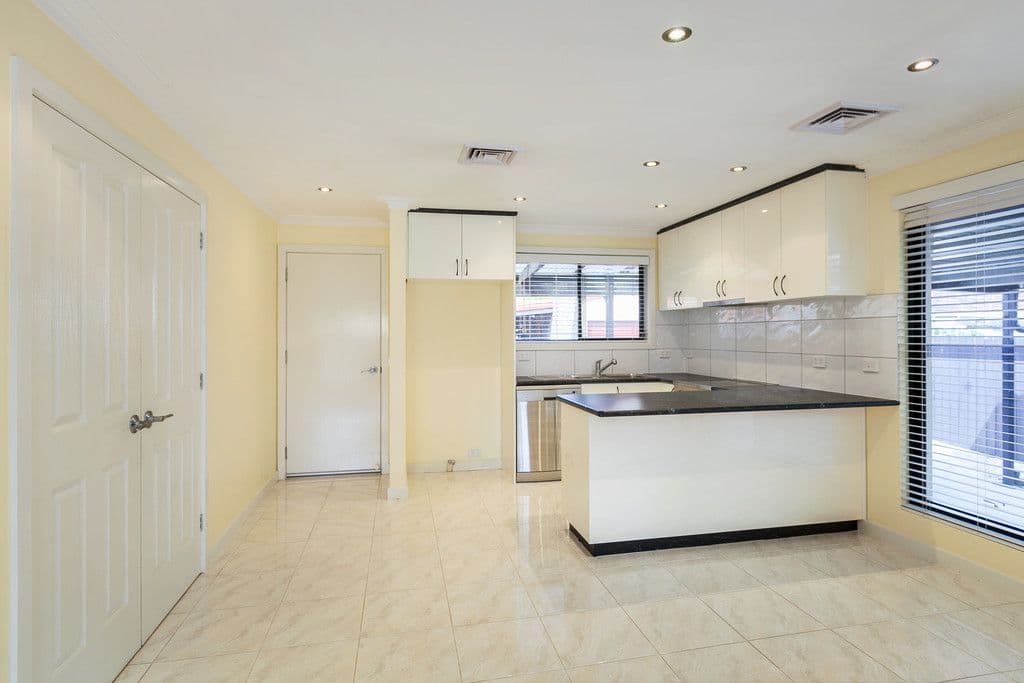 28 Sycamore Crescent, CAMPBELLFIELD VIC 3061, Campbellfield - Thumbnail 4