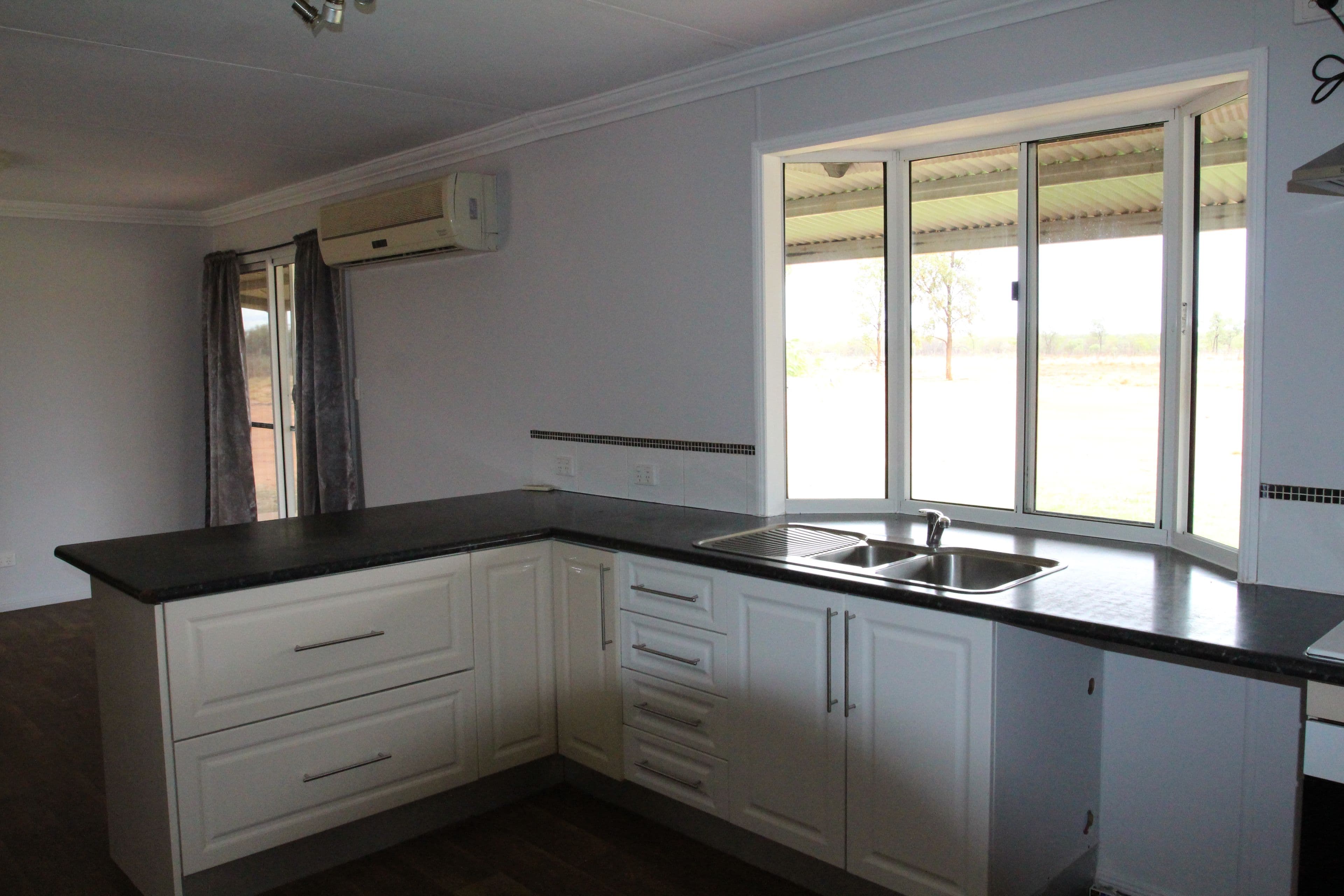 76 Brumby Drive, Charleville QLD 4470, Charleville - Thumbnail 3