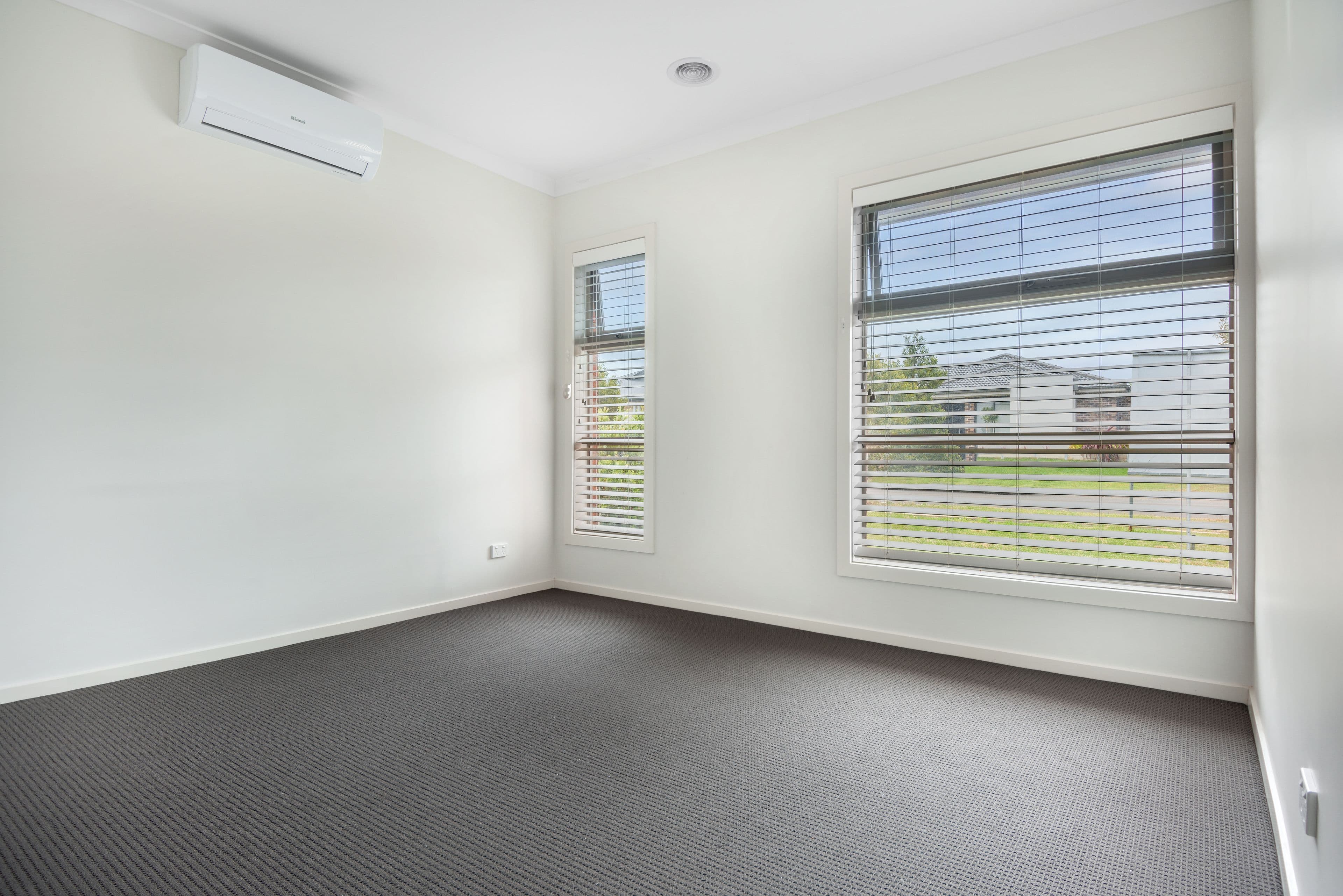 10 Gitsham Street, Lucas VIC 3350, Lucas - Thumbnail 2