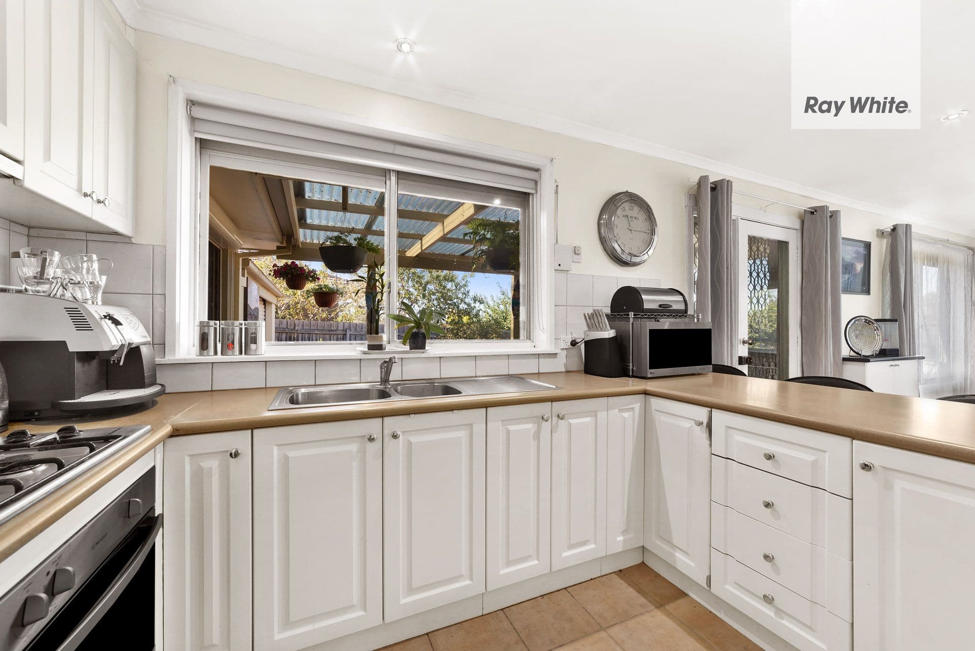 33 Allan Avenue, South Morang VIC 3752, South Morang - Thumbnail 2