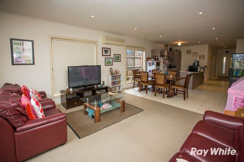 32 Sandalwood Drive, PAKENHAM VIC 3810, Pakenham - Image 1