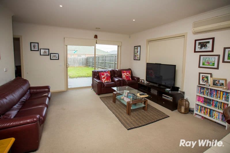 32 Sandalwood Drive, PAKENHAM VIC 3810, Pakenham - Thumbnail 3