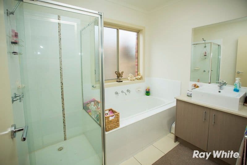 32 Sandalwood Drive, PAKENHAM VIC 3810, Pakenham - Thumbnail 8