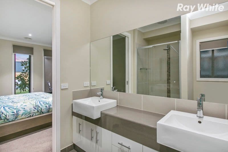 3 Ramsay Close, Pakenham VIC 3810, Pakenham - Thumbnail 3