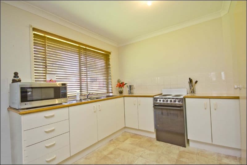 6 Caitlin Court, DECEPTION BAY QLD 4508, Deception Bay - Thumbnail 4