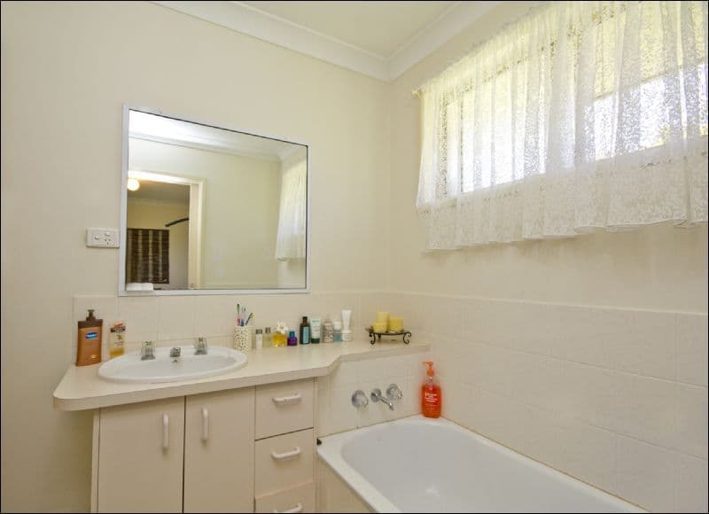 6 Caitlin Court, DECEPTION BAY QLD 4508, Deception Bay - Thumbnail 5