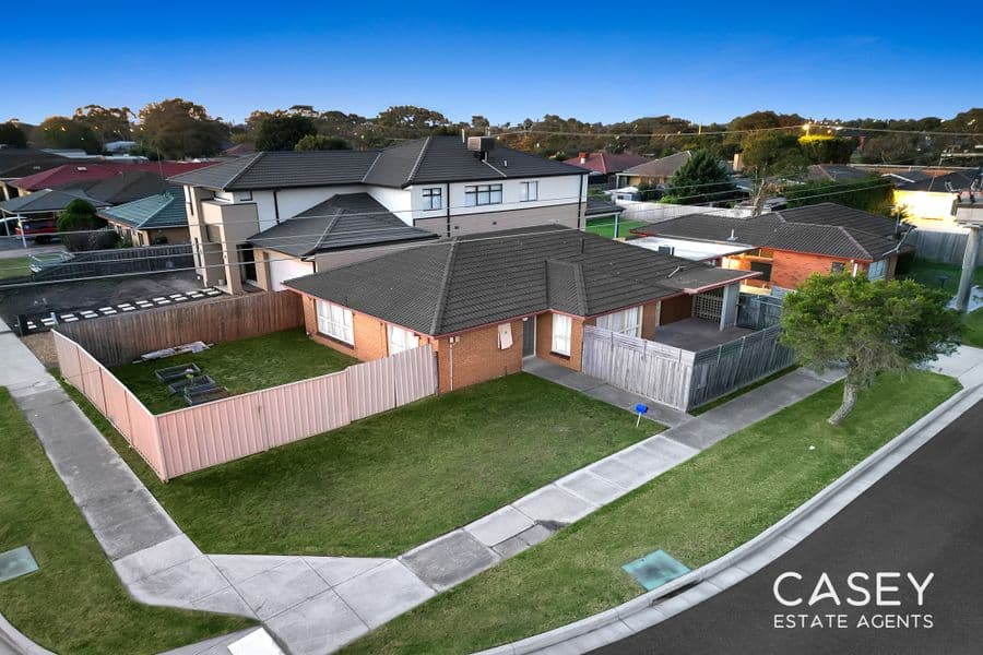 1/10 Averne Street, Cranbourne - Image 1