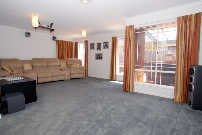 110 Thames Boulevard, WERRIBEE VIC 3030, Werribee - Thumbnail 2