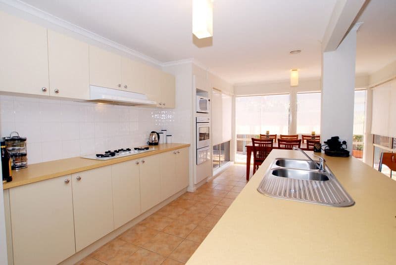 110 Thames Boulevard, WERRIBEE VIC 3030, Werribee - Thumbnail 3