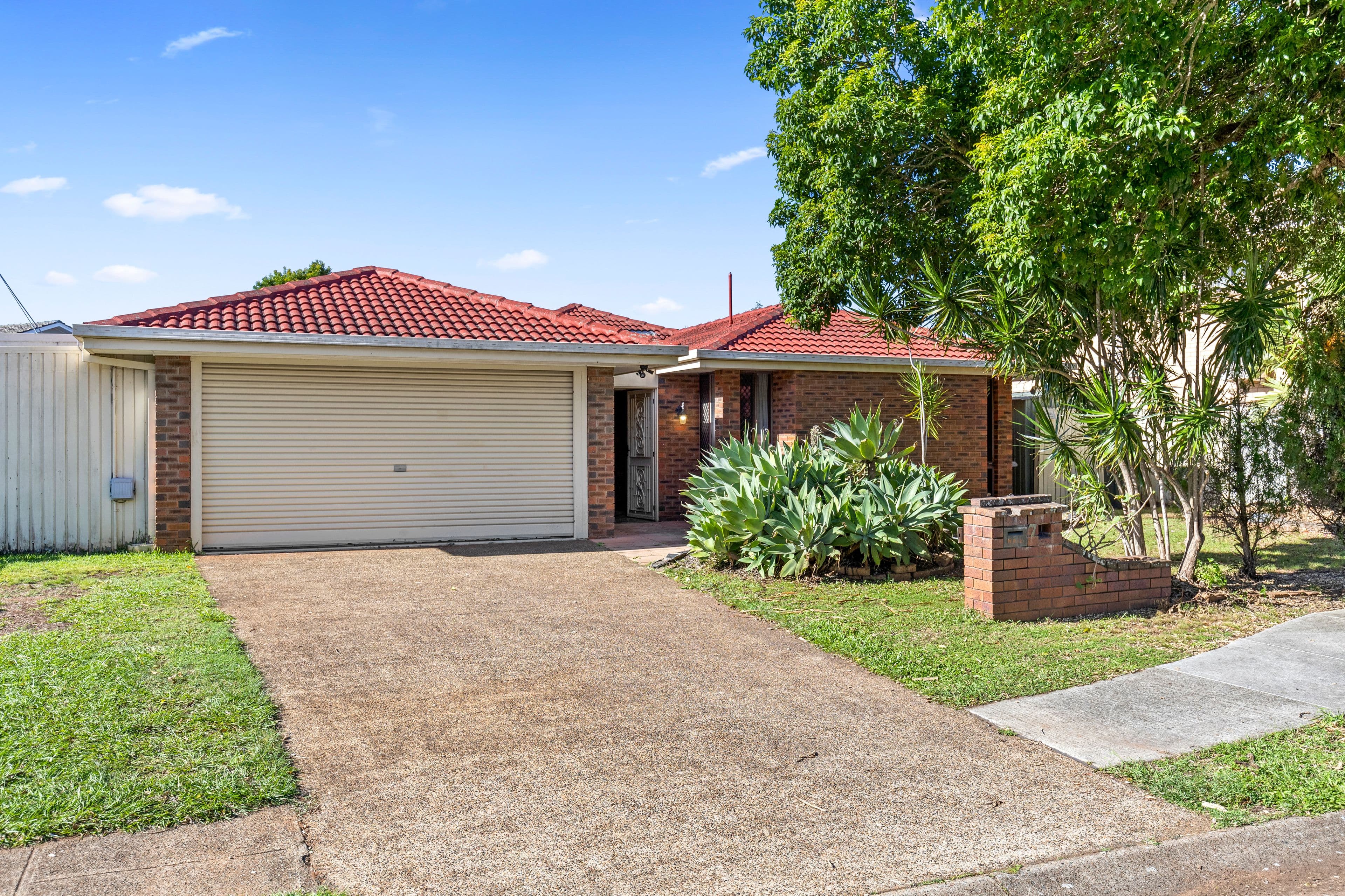 7 LOMANDRA Street, Robertson QLD 4109, Robertson - Thumbnail 2