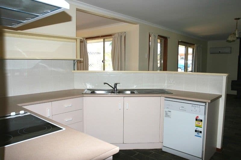 51 Leaver Court, ORMEAU QLD 4208, Ormeau - Thumbnail 4