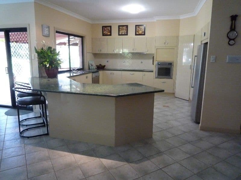 9 Maltravers Drive, ARUNDEL QLD 4214, Arundel - Thumbnail 2