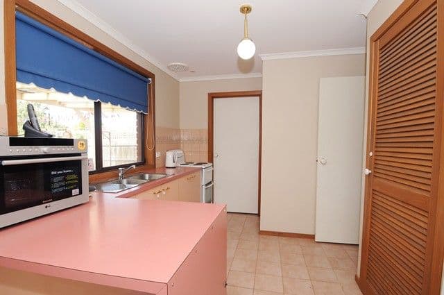 18 Loretta Court, SEABROOK VIC 3028, Seabrook - Thumbnail 2