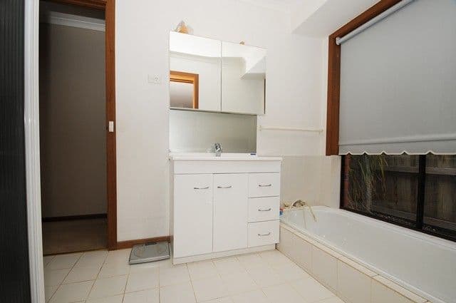 18 Loretta Court, SEABROOK VIC 3028, Seabrook - Thumbnail 5