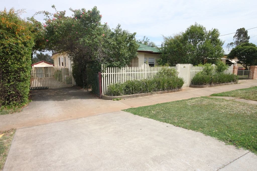 8 Janison Street, TAMWORTH NSW 2340, North Tamworth - Image 1