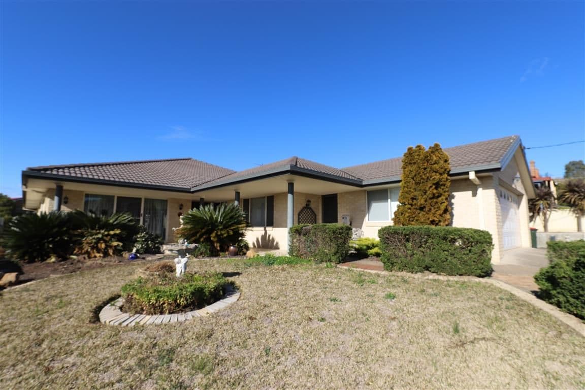 72 Merivale Street, Tumut - Image 1