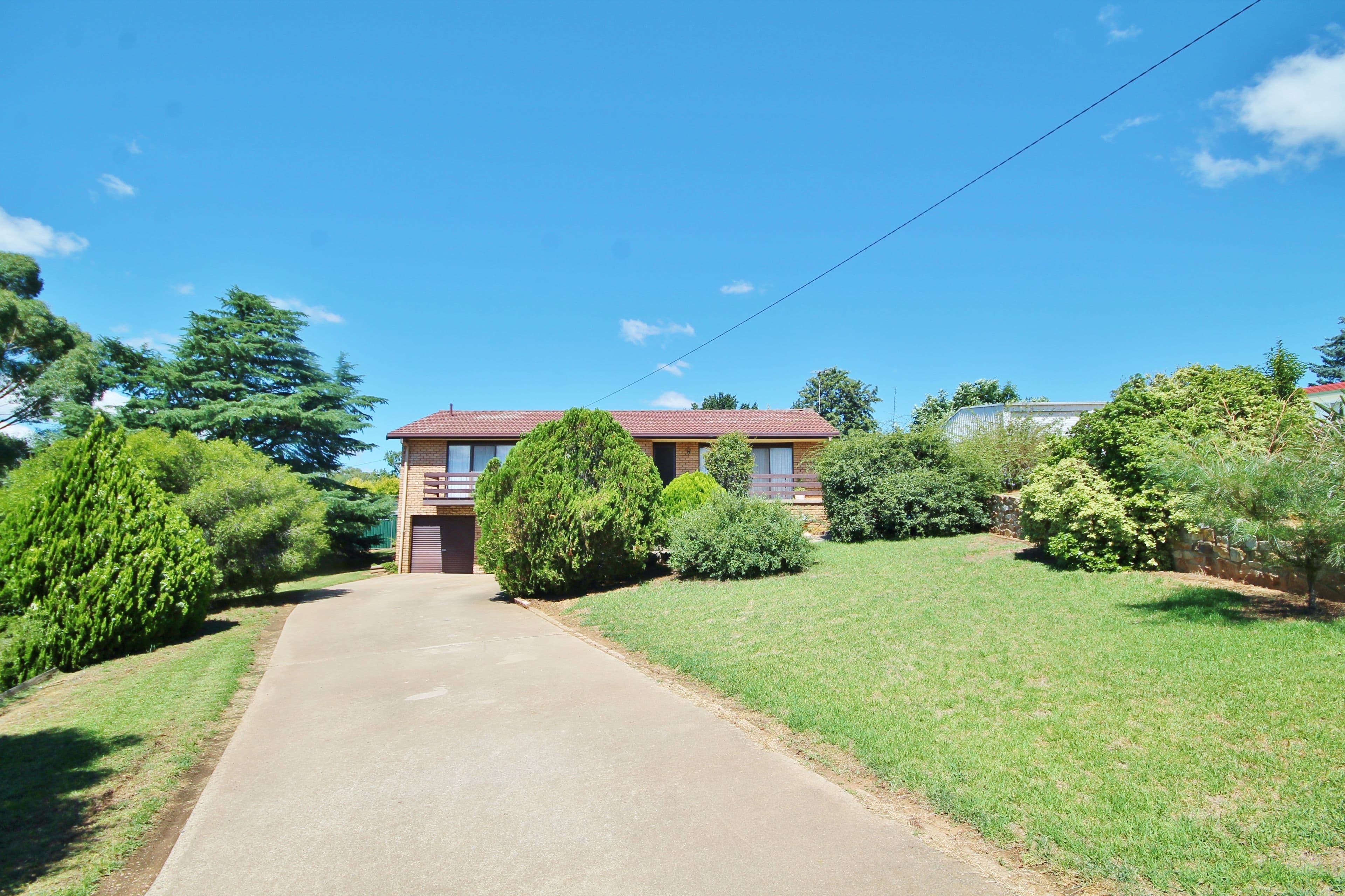 12 Charles Crescent, Young - Thumbnail 2