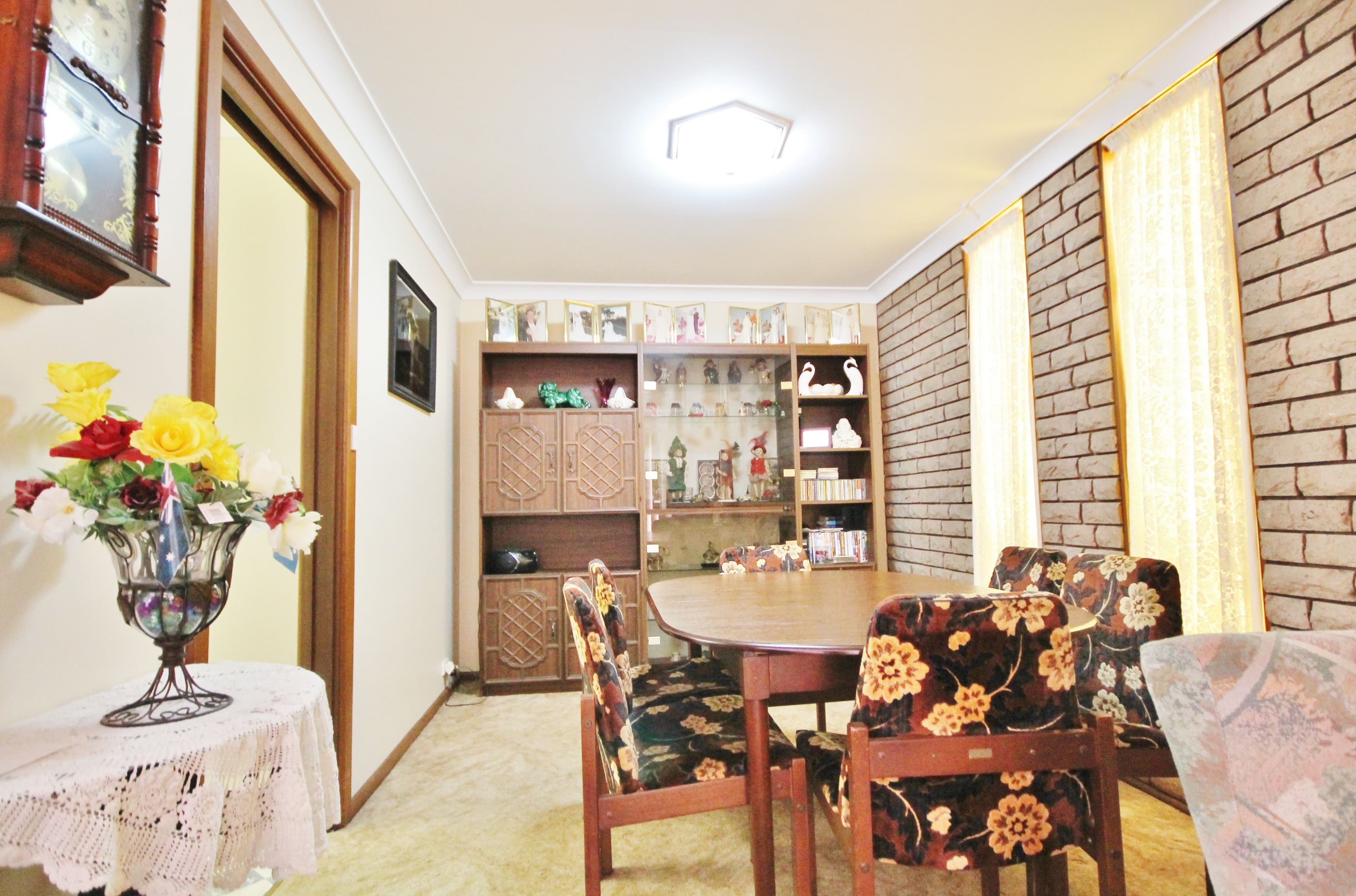 12 Charles Crescent, Young - Thumbnail 8