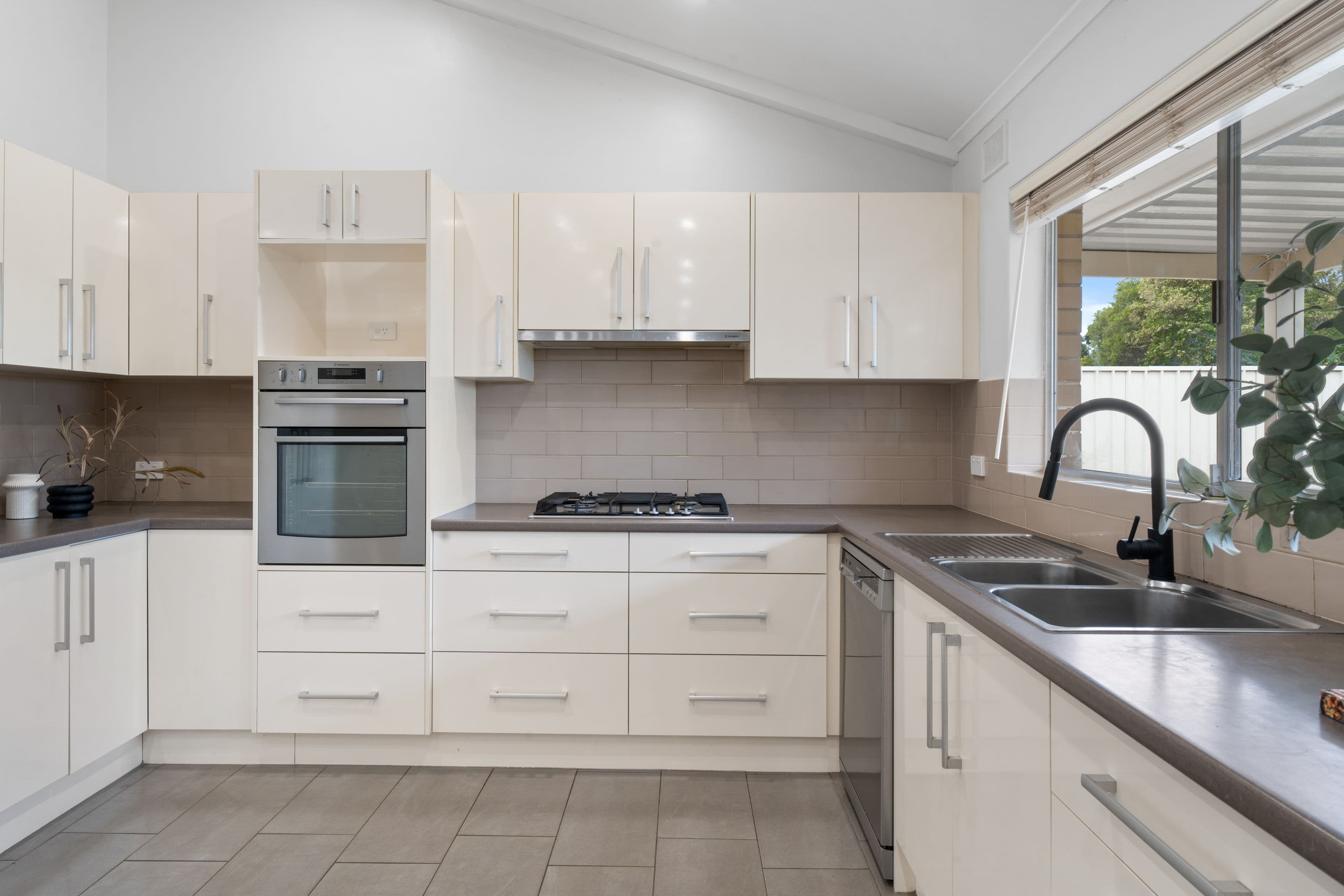71 Flinders Drive, Valley View SA 5093, Valley View - Thumbnail 4