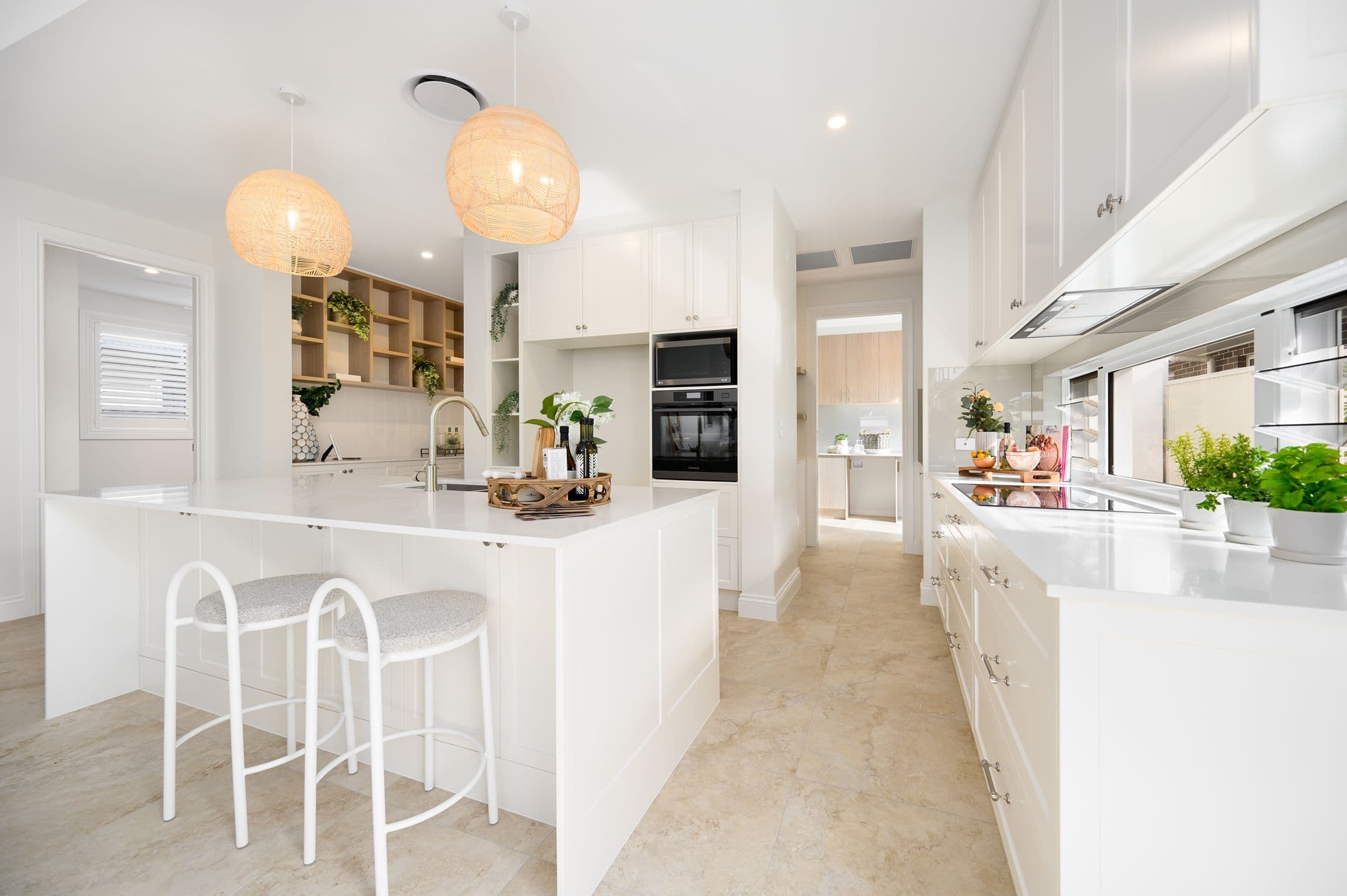 35 Ashgrove Avenue, Runaway Bay QLD 4216, Runaway Bay - Thumbnail 4