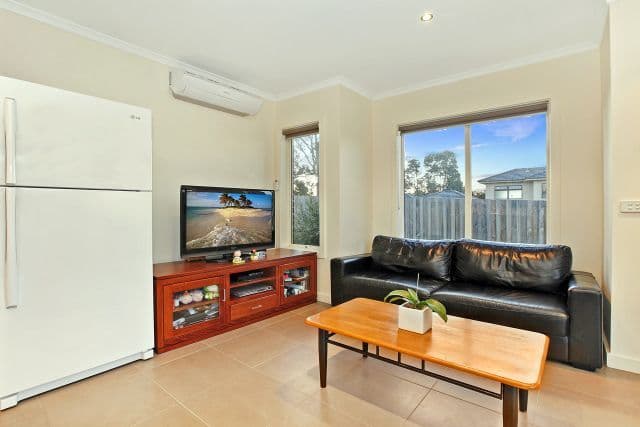 27 Erskine Avenue, RESERVOIR VIC 3073, Reservoir - Thumbnail 3