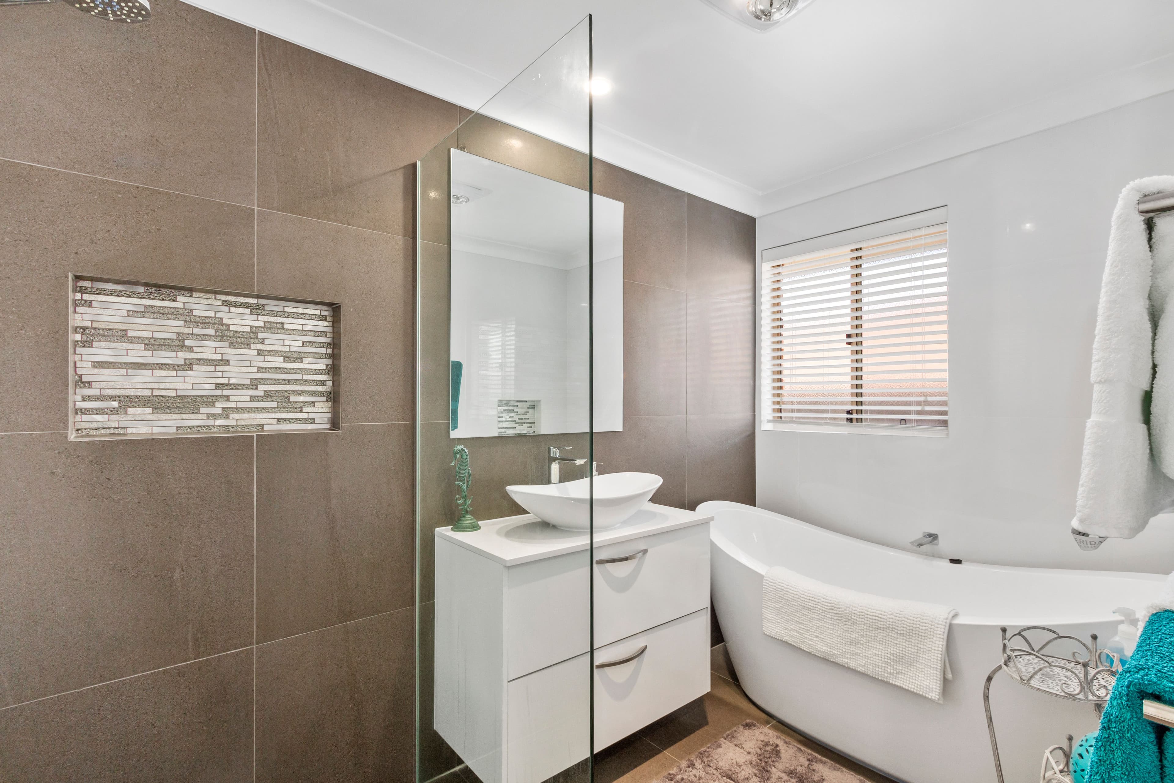 20 Chelmsford Place, Parkwood QLD 4214, Parkwood - Thumbnail 2