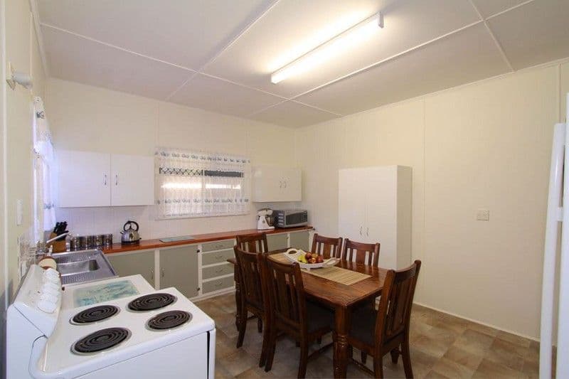 39 Dunn Road, AVENELL HEIGHTS QLD 4670, Avenell Heights - Thumbnail 4