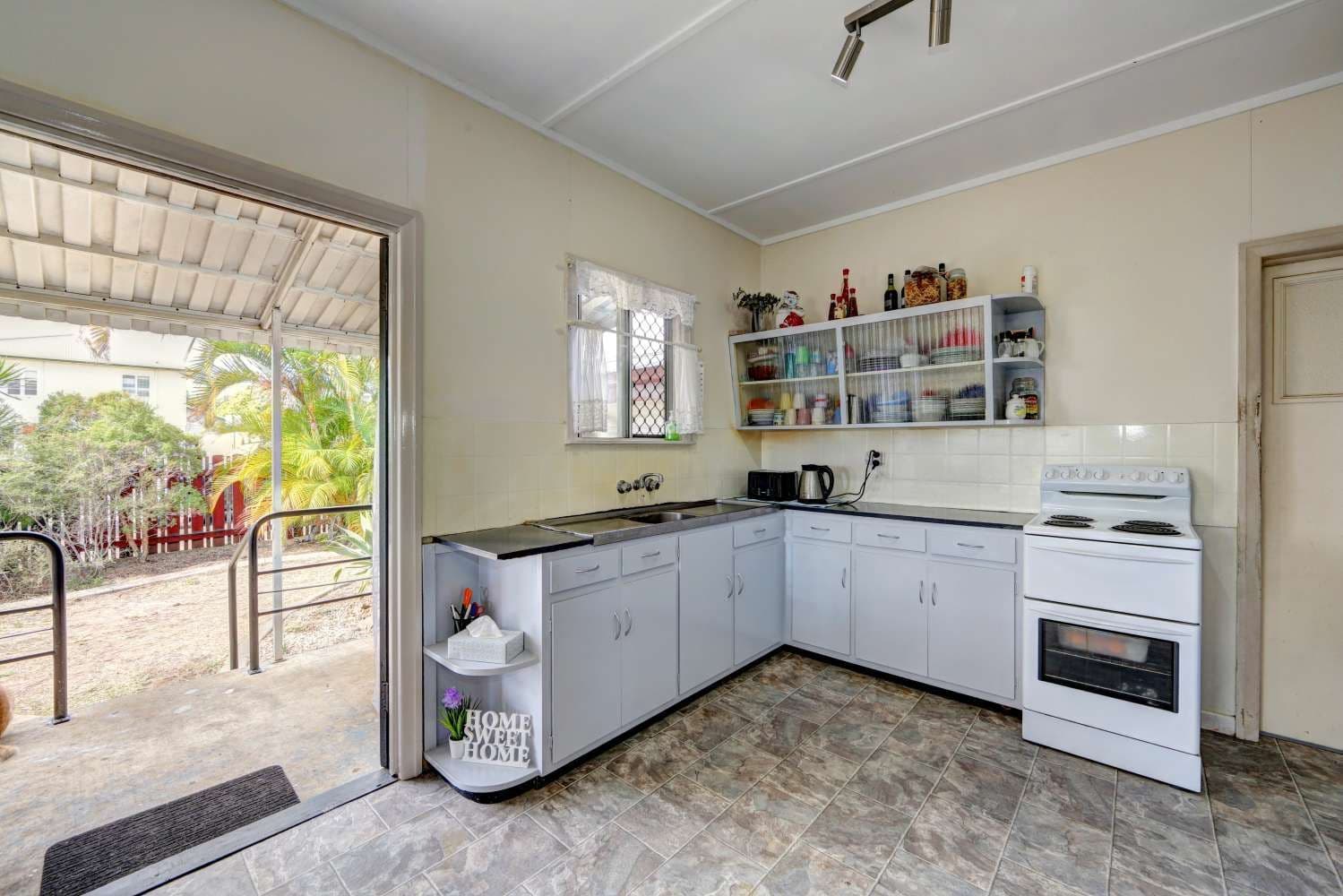 48 Hurst Street, WALKERVALE QLD 4670, Walkervale - Thumbnail 4