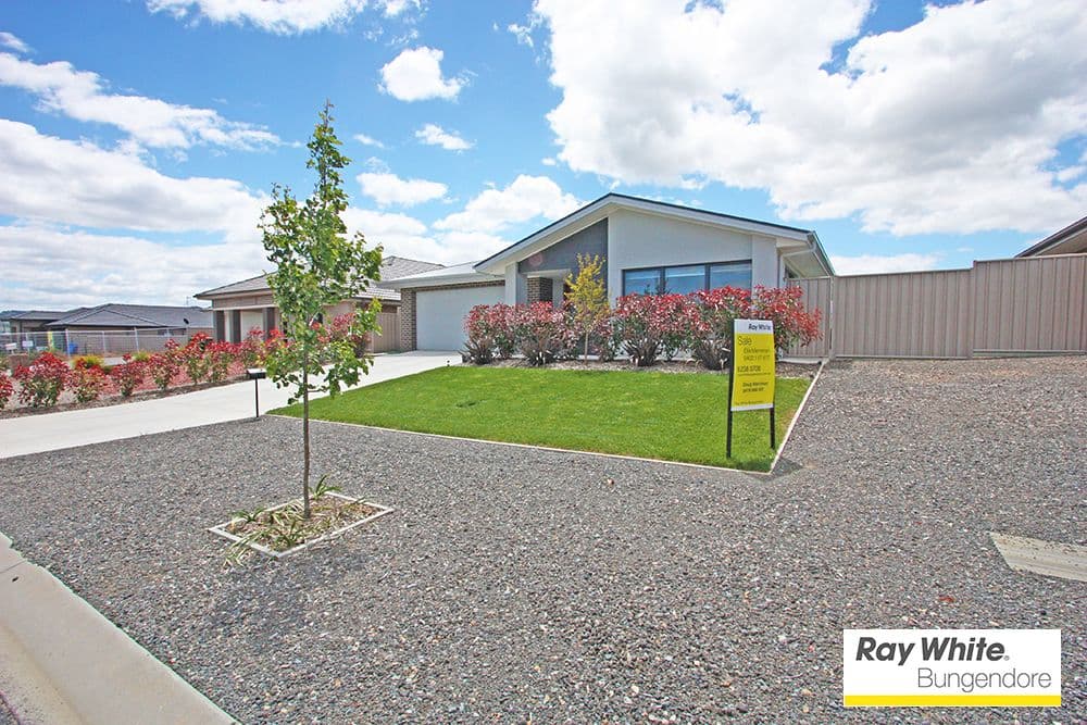 6 Angus Place, Bungendore - Image 1