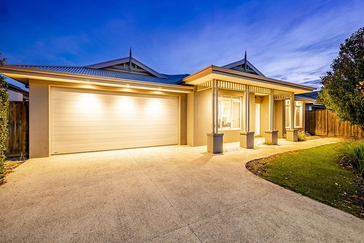 10 Peisley Crescent, Cranbourne East VIC 3977, Cranbourne East - Image 1