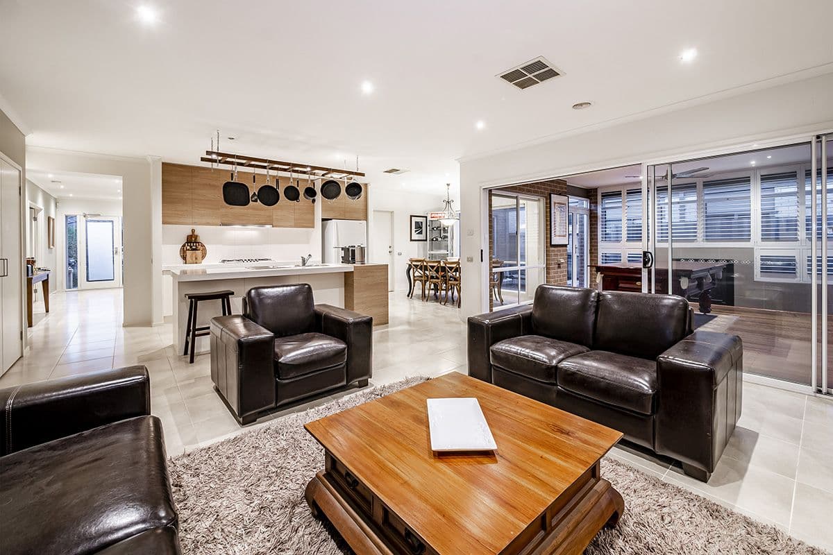 10 Peisley Crescent, Cranbourne East VIC 3977, Cranbourne East - Thumbnail 4