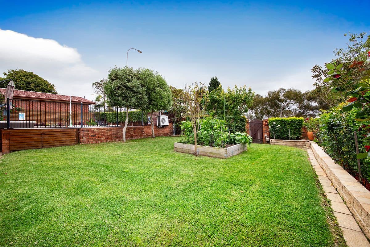 7 Byron Place, Illawong - Image 1