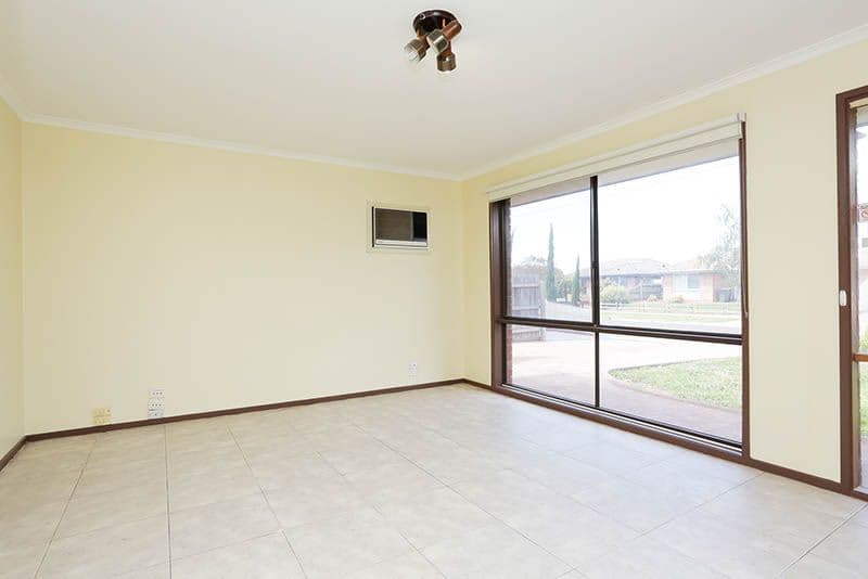 49 Hawkesbury Road, Werribee VIC 3030, Werribee - Thumbnail 3