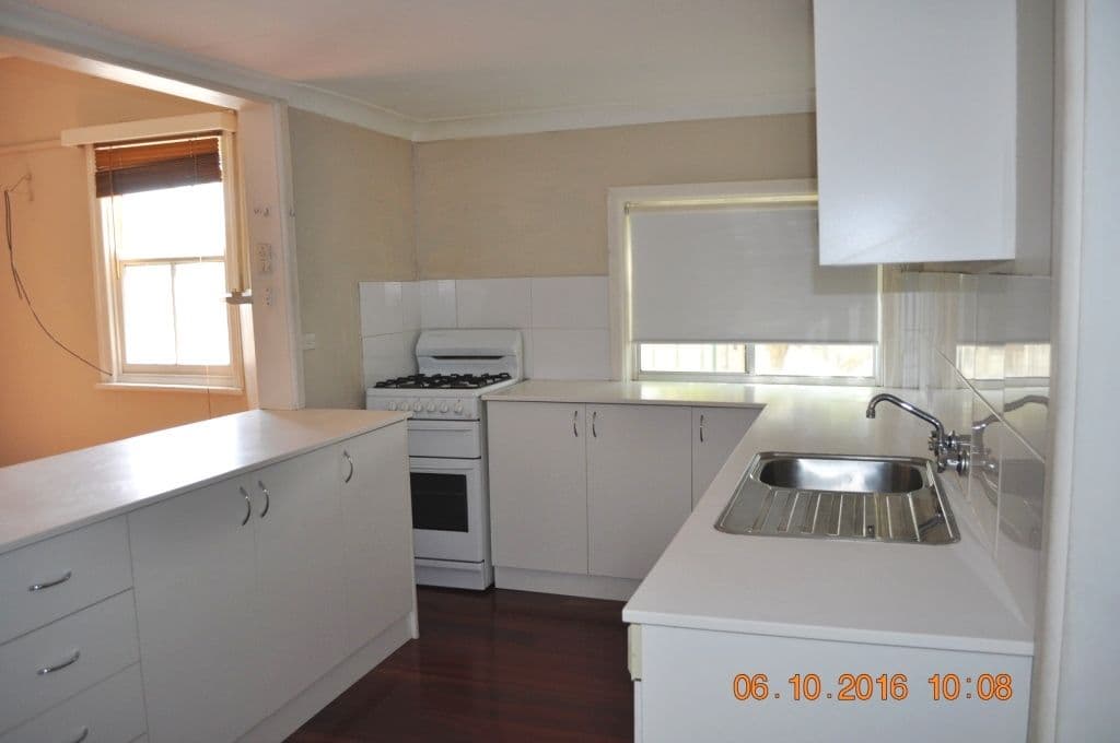 106 Sutton Street, Cootamundra - Thumbnail 2