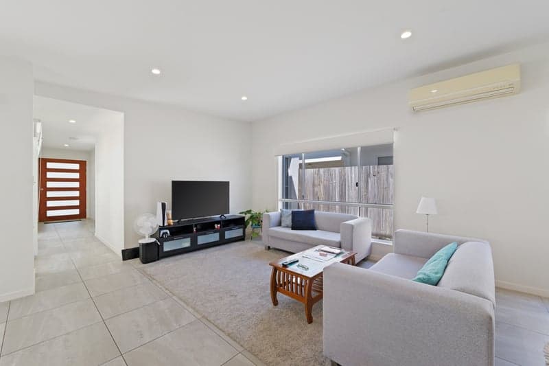8 Macintyre Crescent, Pelican Waters - Thumbnail 8