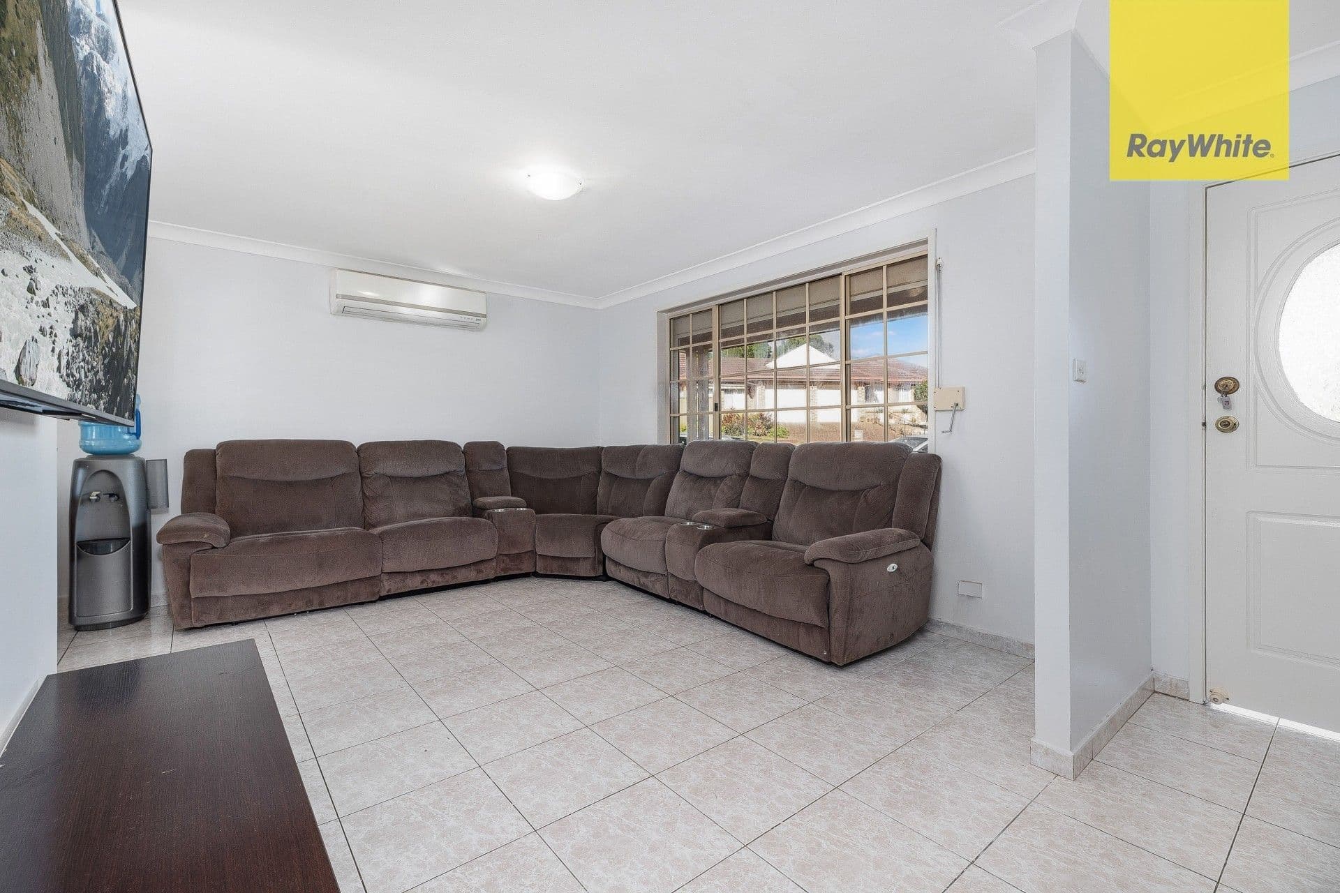 10 Derwent Place, Bossley Park NSW 2176, Bossley Park - Thumbnail 2