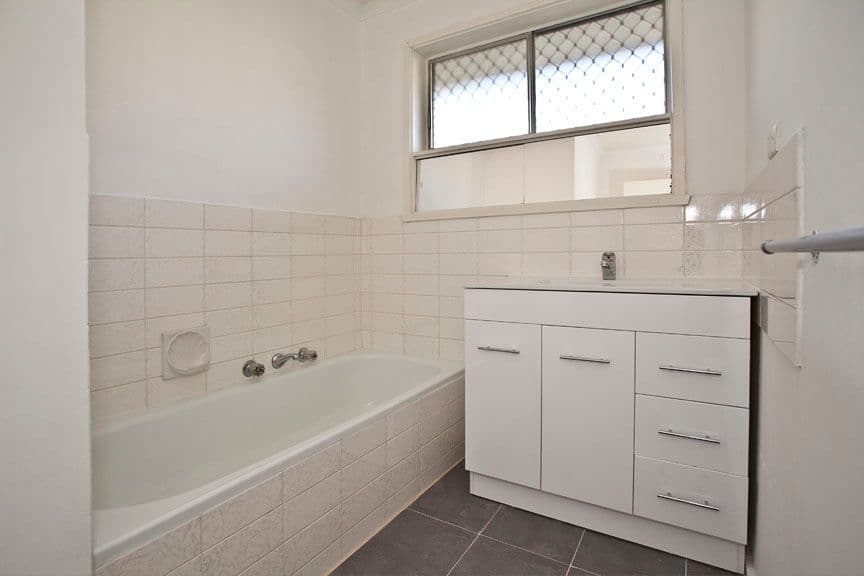 8 Academy Avenue, WHEELERS HILL VIC 3150, Wheelers Hill - Thumbnail 7